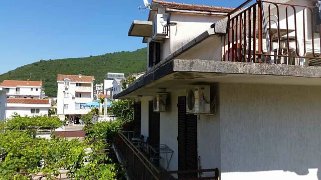 Ein Haus zum Verkauf im zentralen Teil von Budva — photo 4